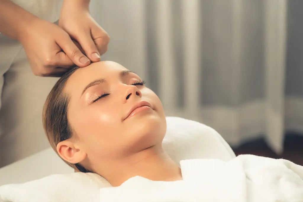 hydrating facial phoenix,dry skin facial treatment,facial for sensitive skin Phoenix,best facial for dry skin,affordable facial Phoenix,moisture-rich facial service,facial spa in Phoenix,NeraStyles hydrating facial,facial to restore skin hydration,hyaluronic acid facial Phoenix